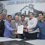 Assinatura do convênio com Secretaria de Estado de Esportes e Lazer (Sesport) e a prefeitura para a construção de um ginásio poliesportivo na comunidade rural de Sumidouro